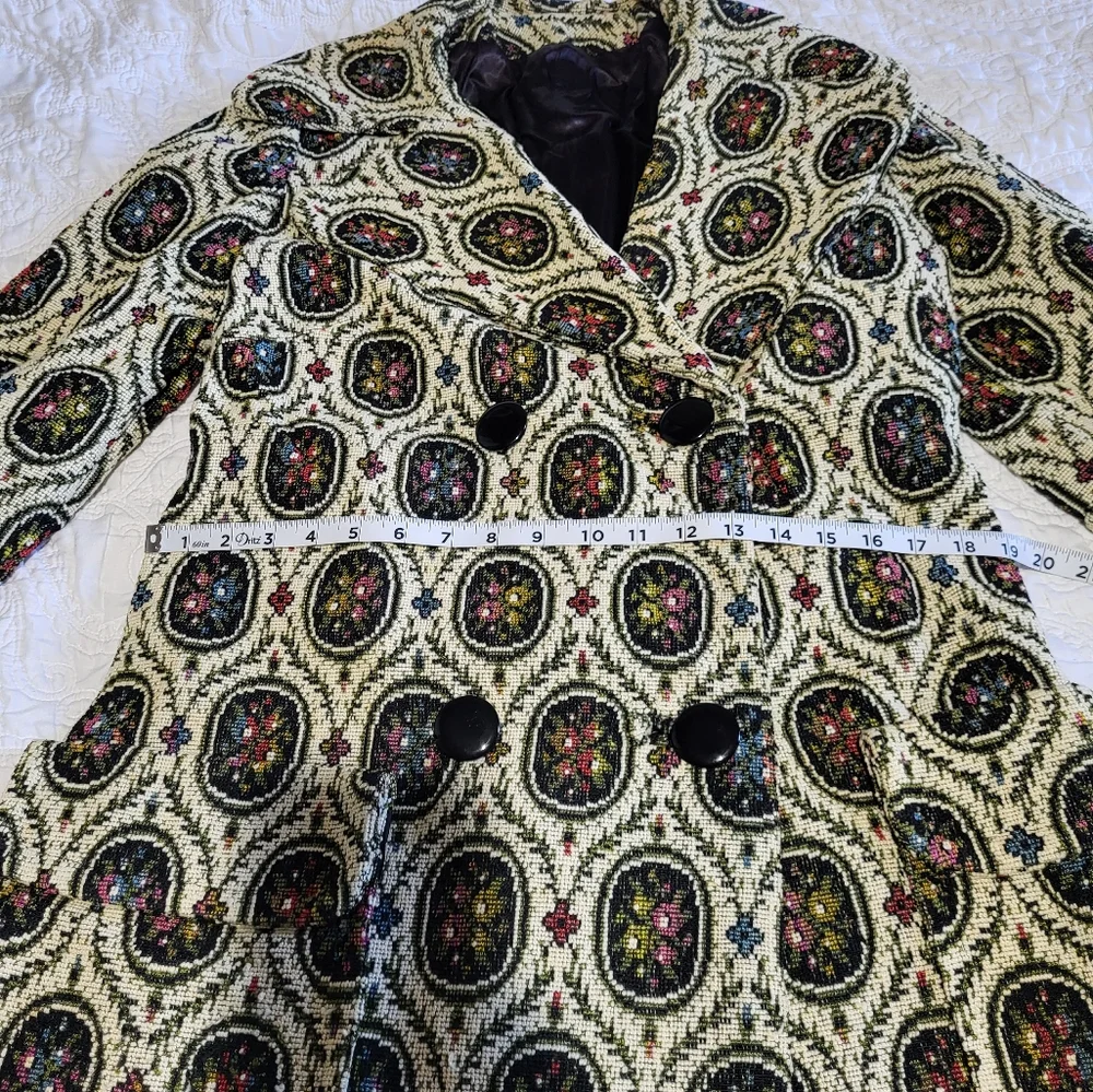 Vintage Paisley Patterned Coat with Black Buttons Size Large - Picture 6 of 12